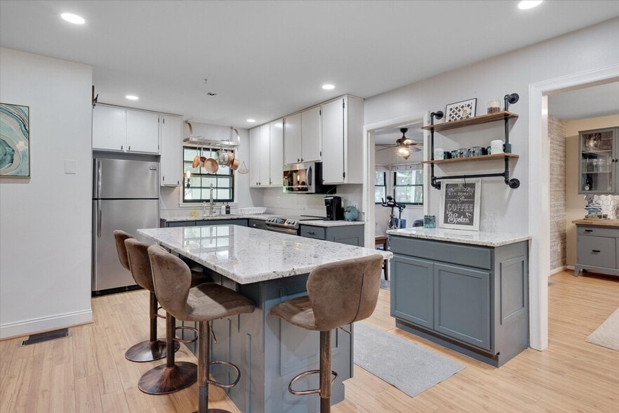 Building Photo - 409 Northclift Dr