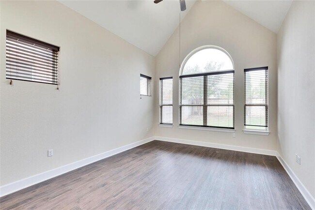 Building Photo - 14208 Tyburn Trail