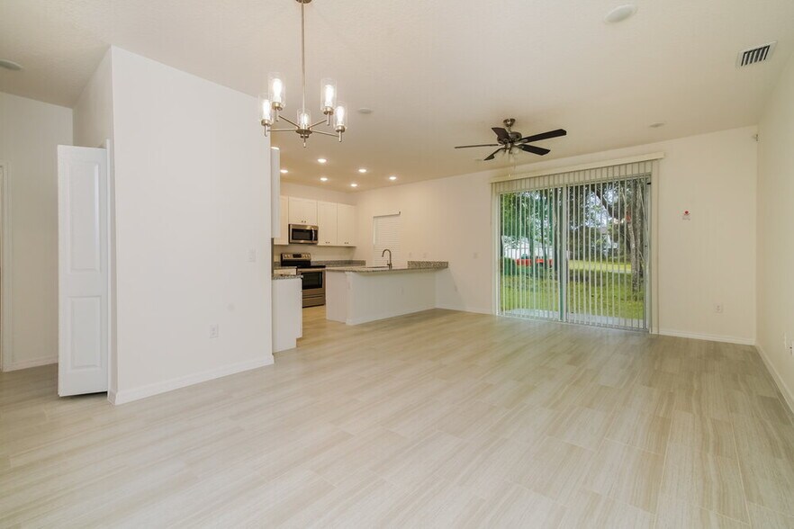 Building Photo - 409 Bay Oak Ln