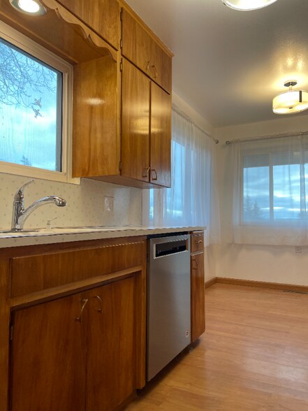 Building Photo - 129 126th St E