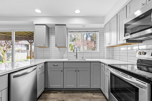 Primary Photo - 16480 SW Gleneagle Dr