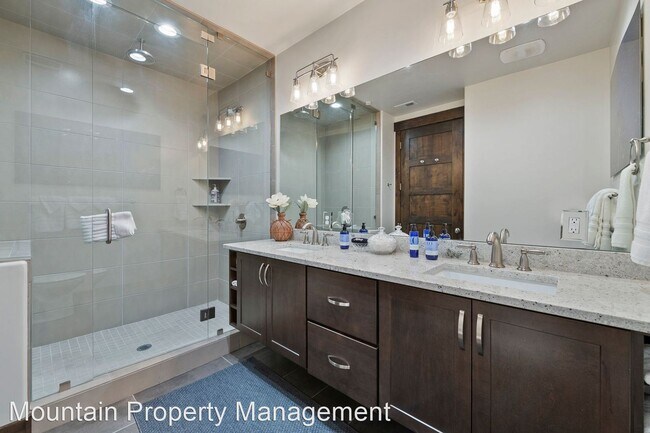 Building Photo - 2 br, 2 bath House - 3793 Blackstone Drive...