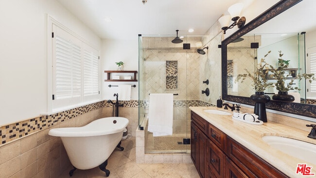 Building Photo - 844 3rd St