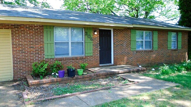 Building Photo - 4-BEDROOM + BONUS ROOM - Beautiful, Shady ...