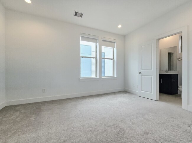 Building Photo - 2613 Hutchins St