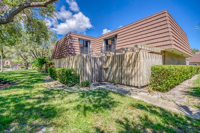 Primary Photo - 1221 12th Ln