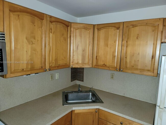 Building Photo - 17255 SW 95th Ave