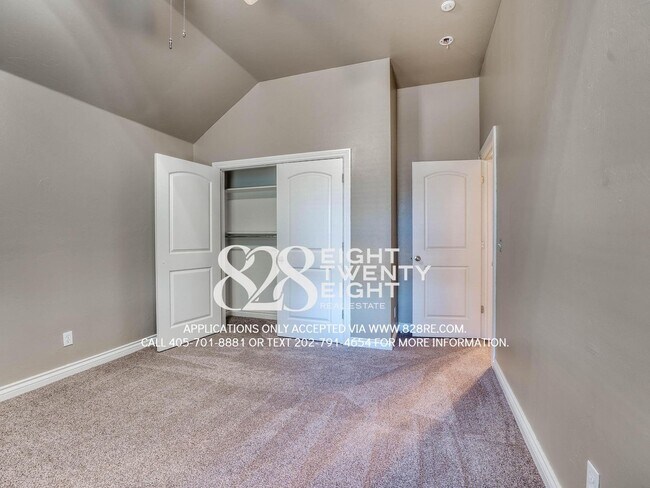 Building Photo - NEW TO THE MARKET!  Spacious 4 Bed/2 Bath Near very Close to Campus!!