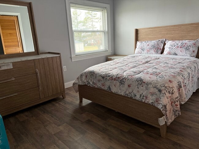 Building Photo - 606 E Main Street Ext