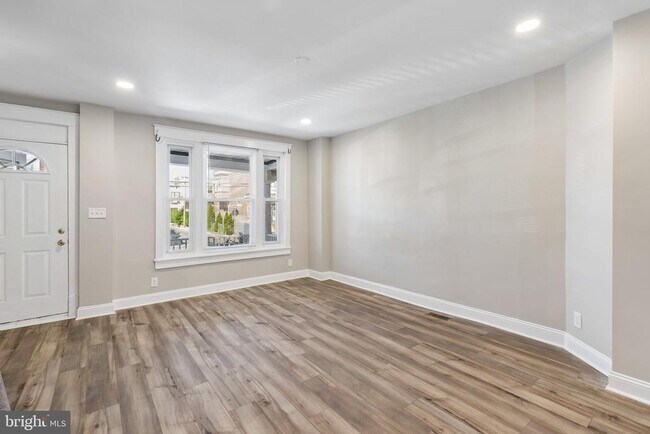 Building Photo - 5536 Pine St