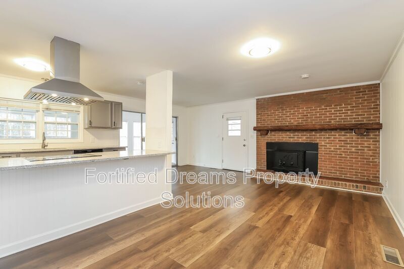 Building Photo - 5805 Highlawn Dr