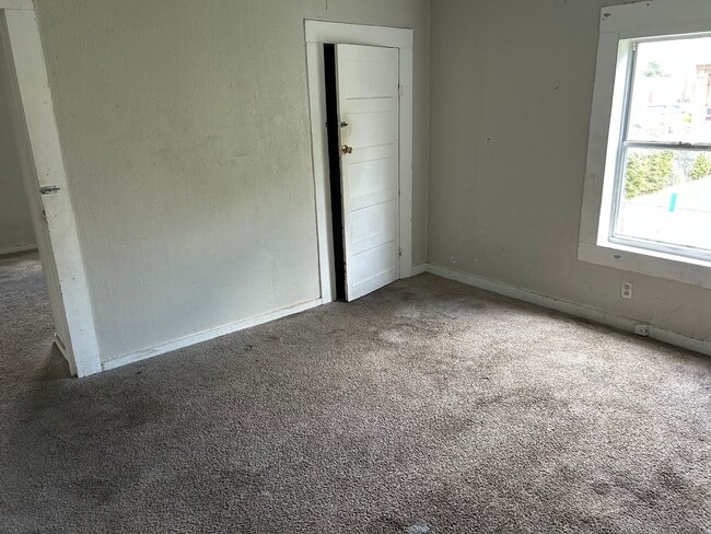 Building Photo - 1828 Scott-