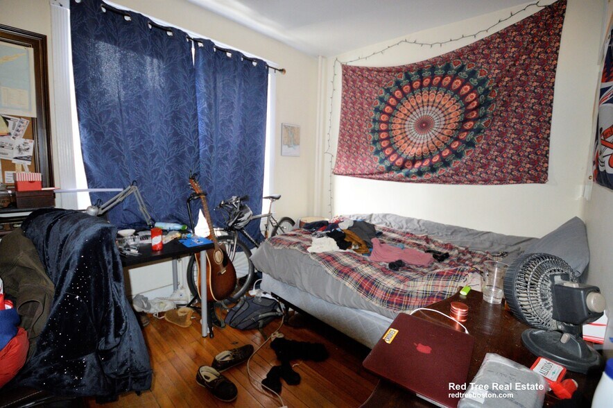 Building Photo - 324 Saint Paul St