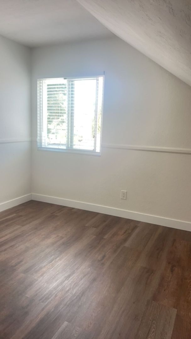 Building Photo - 1356 Bobolink Dr