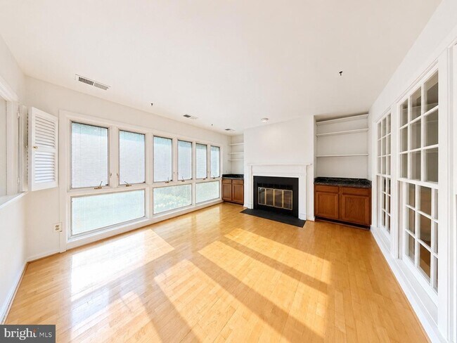 Building Photo - 10701 Kings Riding Way