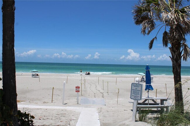 Building Photo - 3810 Gulf of Mexico Dr