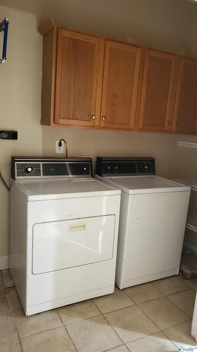 Building Photo - 10443 Wall Triana Hwy