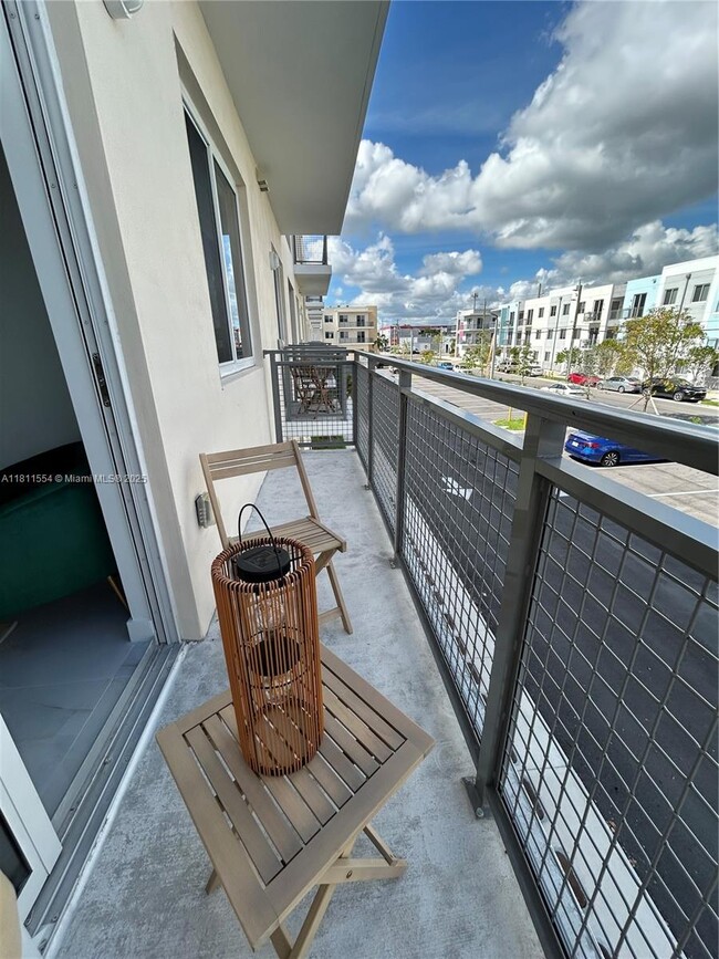 Building Photo - 1010 SW 69th Ave
