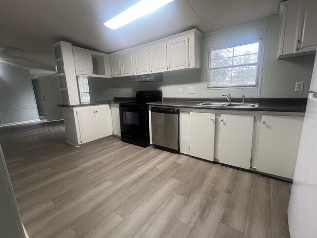 Building Photo - Home For Rent With Spacious Yard