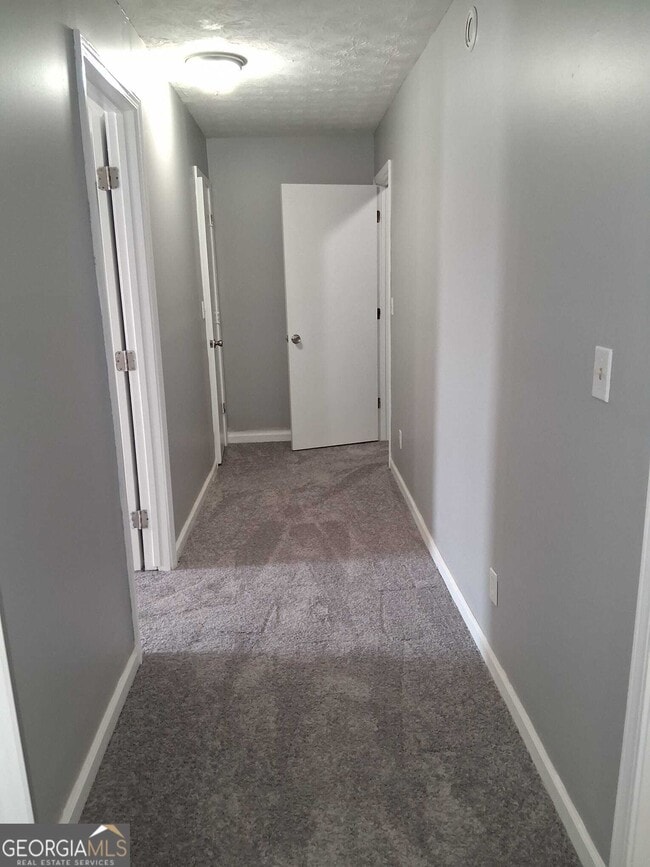 Building Photo - 2798 Country Ct SE