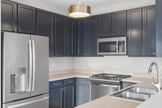 Building Photo - 1586 Millbrook Dr