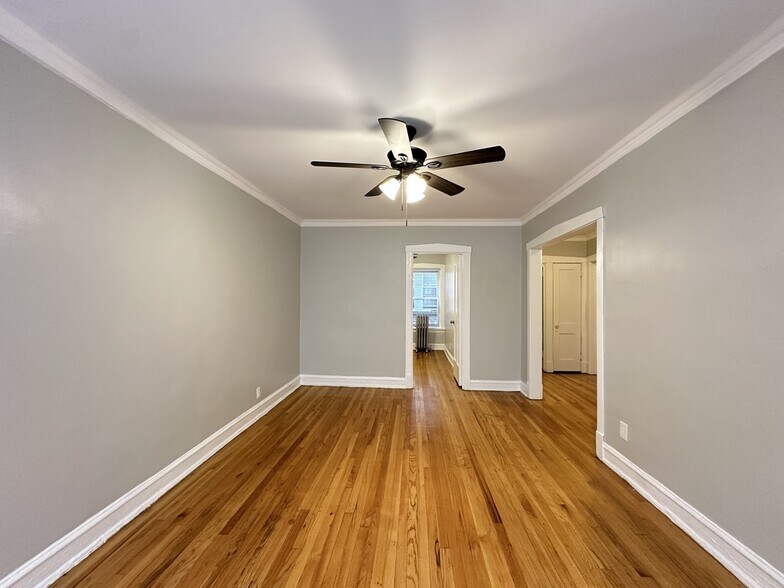 Building Photo - 4826 N Avers Ave