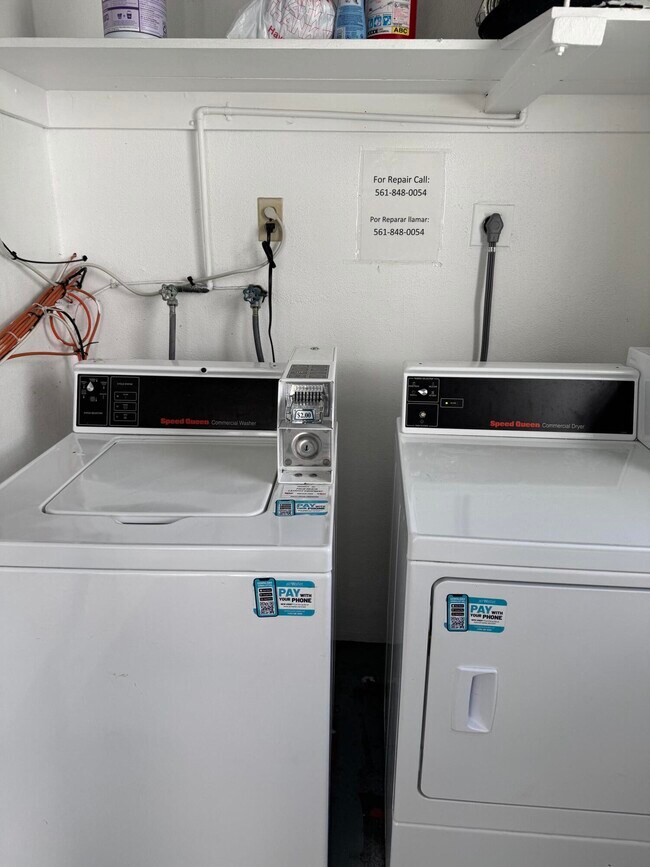 Building Photo - 420 W Palm St