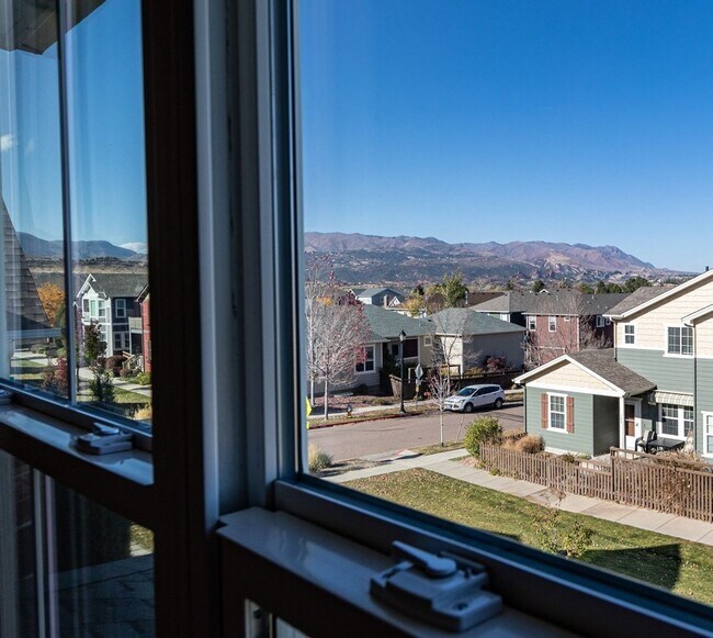 Building Photo - Westside home in Desirable Gold Hill Mesa ...