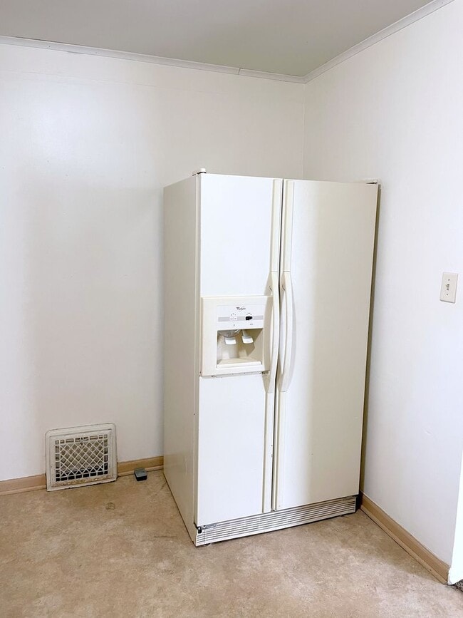 Building Photo - Nice 2-Bedroom Home In a Nice Quiet Neighborhood Near Elkhart General Hospital