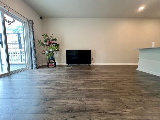 Building Photo - Stunning 4-Bed Townhome in Quakertown! Available NOW!