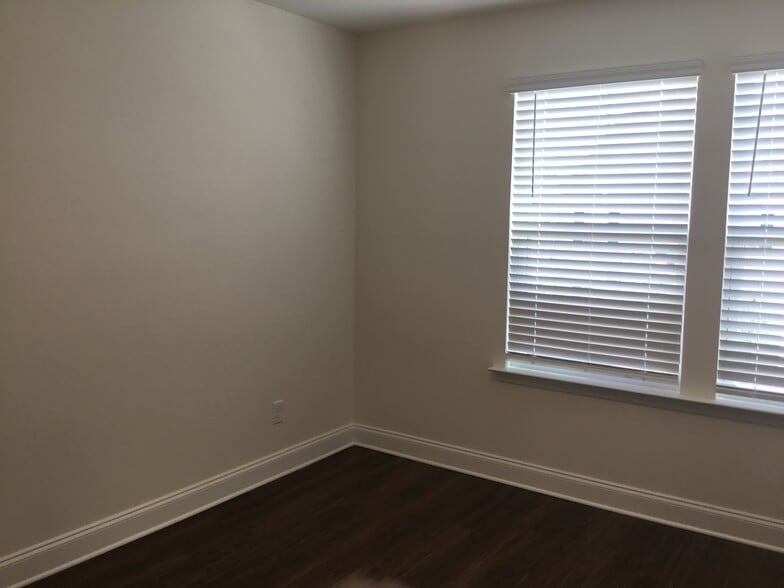 Building Photo - 324 Crabapple Cir