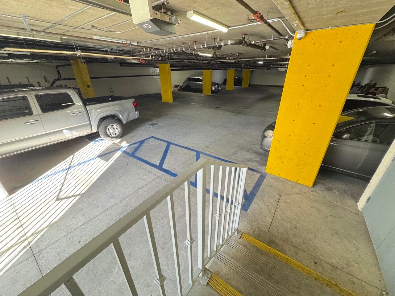 Building Photo - 6718 Sylmar Ave