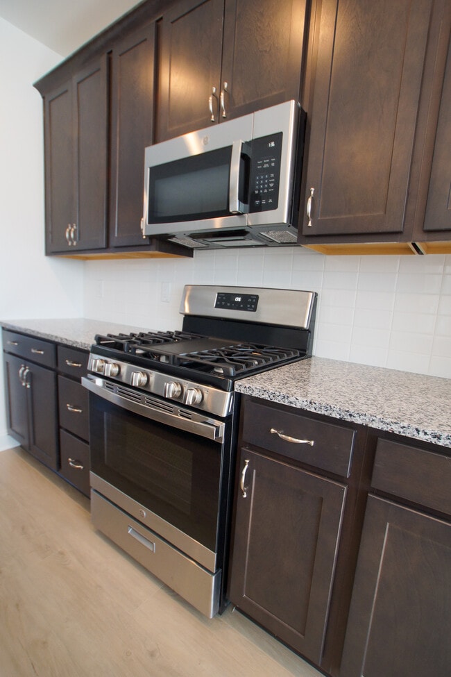 Building Photo - 2024 Eva Pearl Dr