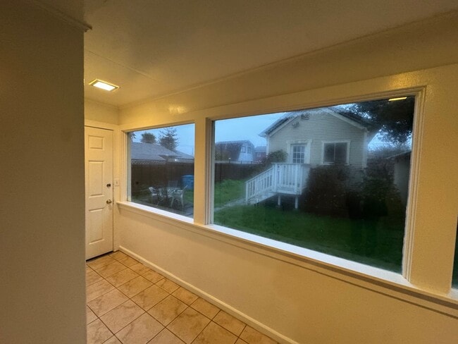 Building Photo - 226 Long St