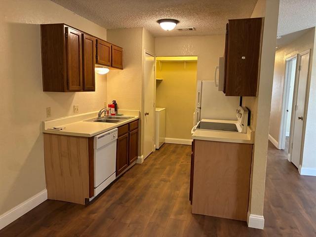Building Photo - 10252 Maverick Dr