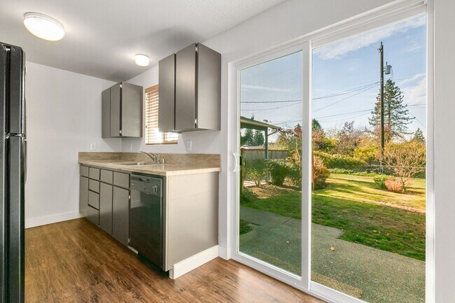 Building Photo - 3Bd/1Ba Seattle House