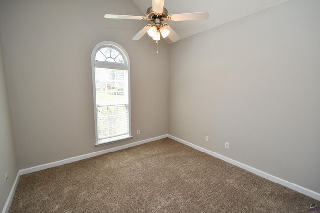 Building Photo - 104 Newport Ave