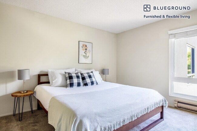 Building Photo - 1824 Oak Creek Dr