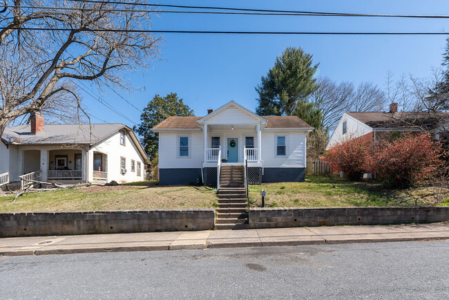 Building Photo - 109 Hays Ave