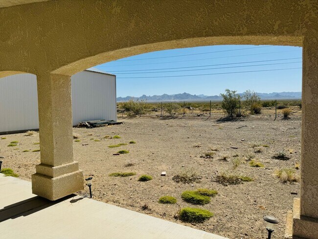 Building Photo - SHORT TERM RENTAL 3BD/2BA IN PRIVATE GATED...