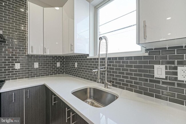 Building Photo - 300 W Jefferson St