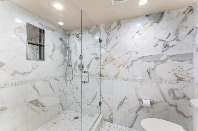 Building Photo - 4740 S Ocean Blvd