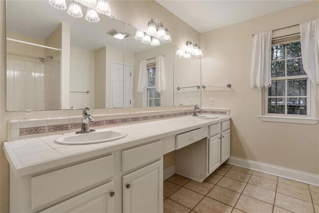 Building Photo - 71130 Sanders St