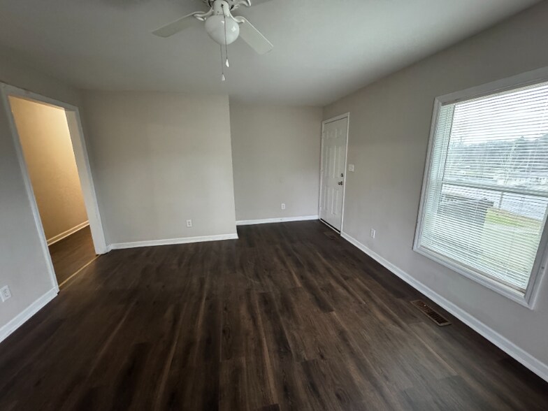 Building Photo - 304 Carol Dr