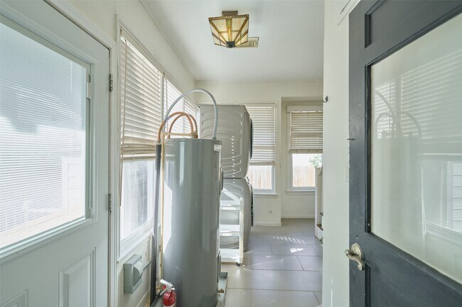 Building Photo - 1111 Rutland St