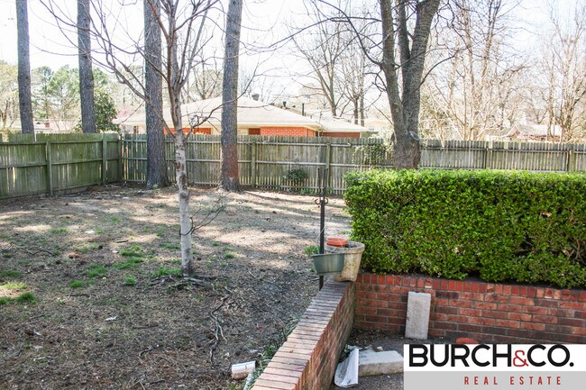 Building Photo - 1515 Kitchen St