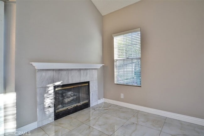 Building Photo - 176 Cll Renata