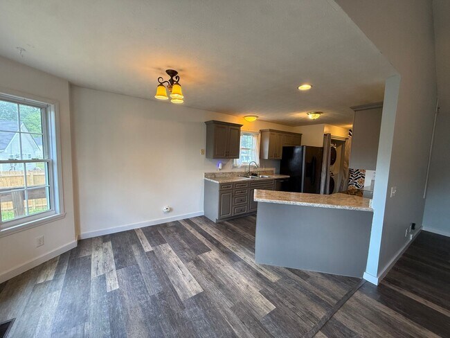 Building Photo - Charming 3BR/2BA Home in Greenbrier