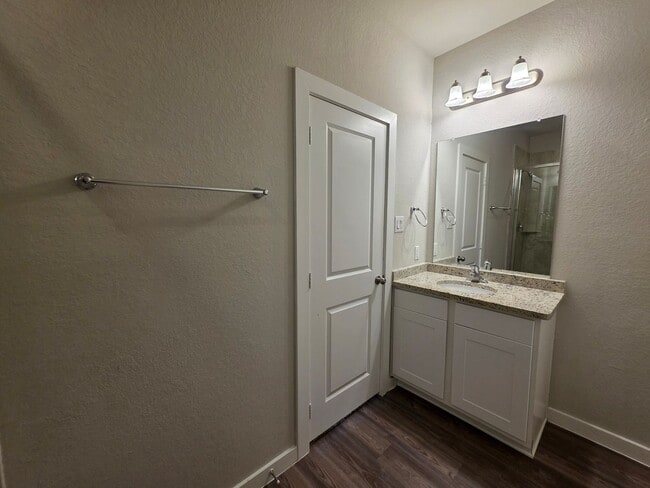 Building Photo - Townhome for Rent