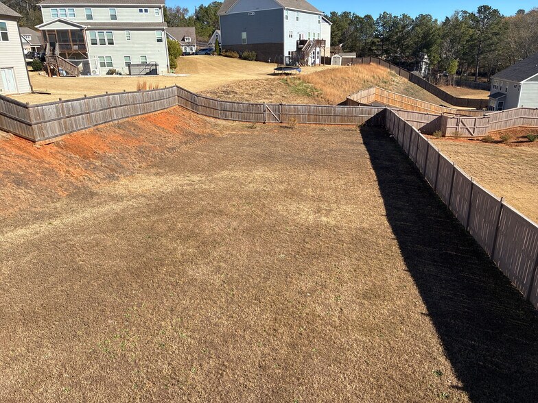 Building Photo - Room in House on Benjamin Dr